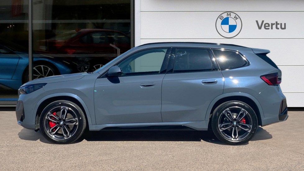BMW iX1 150kW eDrive20 Shadow Edition 65kWh 5dr Auto Electric Estate - Image 3