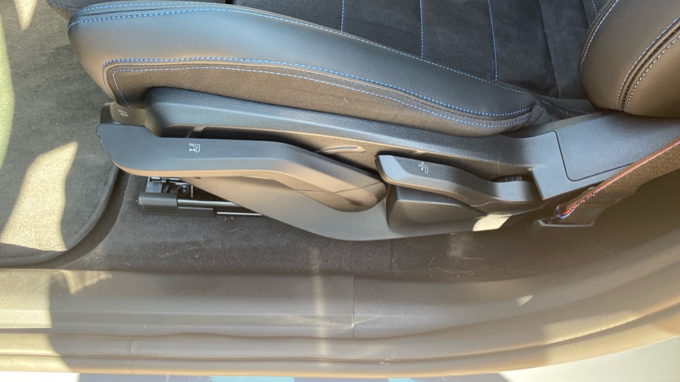 BMW iX1 150kW eDrive20 Shadow Edition 65kWh 5dr Auto Electric Estate - Image 31
