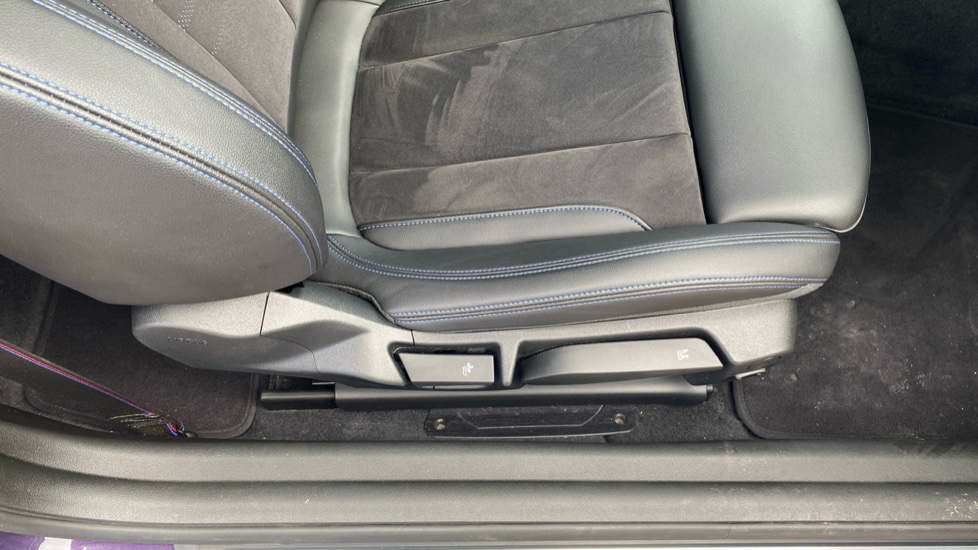 BMW 2 Series 220i M Sport 2dr Step Auto Petrol Coupe - Image 37