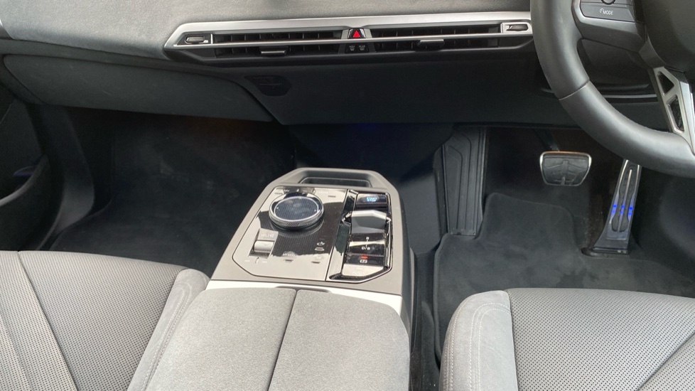 BMW iX 400kW xDrive60 M Sport 112kWh 5dr Auto [Tech/Pro] Electric Estate - Image 10