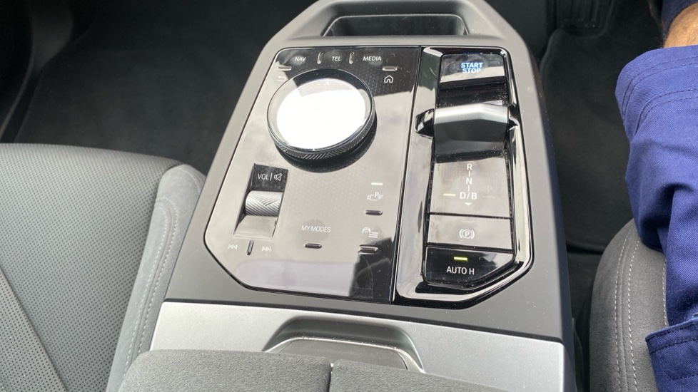 BMW iX 400kW xDrive60 M Sport 112kWh 5dr Auto [Tech/Pro] Electric Estate - Image 77