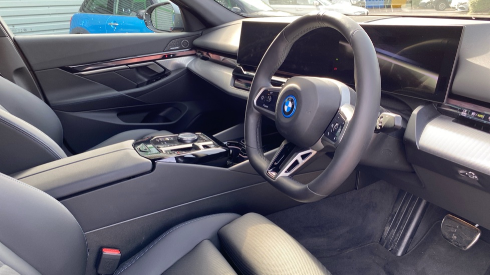 BMW i5 250kW eDrive40 M Sport Pro 84kWh 4dr Auto [Comf+] Electric Saloon - Image 6