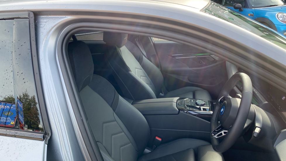 BMW i5 250kW eDrive40 M Sport Pro 84kWh 4dr Auto [Comf+] Electric Saloon - Image 11
