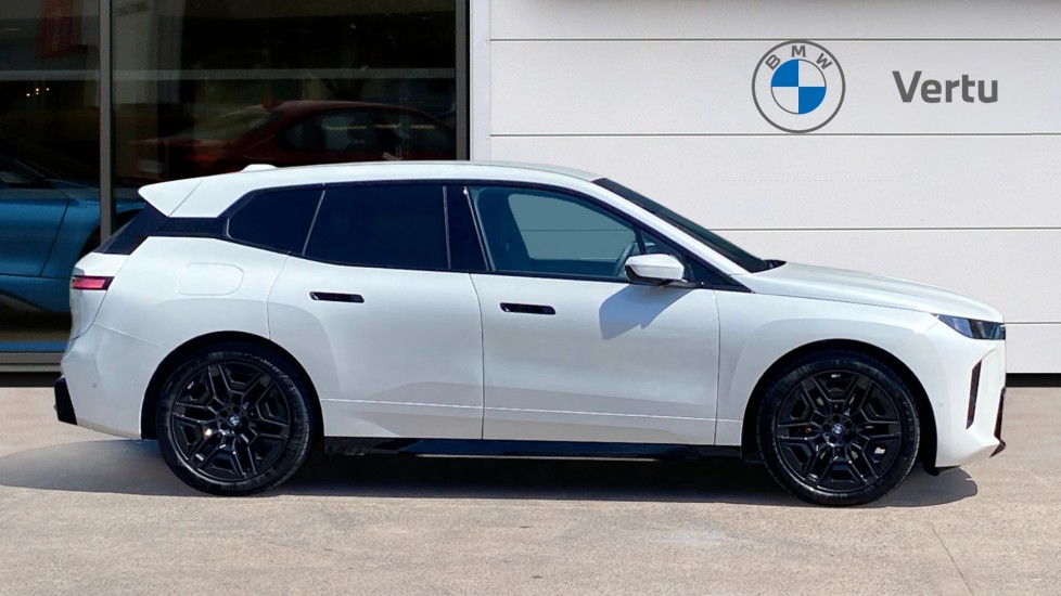 BMW iX 300kW xDrive45 M Sport 101kWh 5dr Auto Electric Estate - Image 3