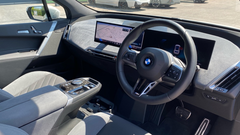 BMW iX 300kW xDrive45 M Sport 101kWh 5dr Auto Electric Estate - Image 6