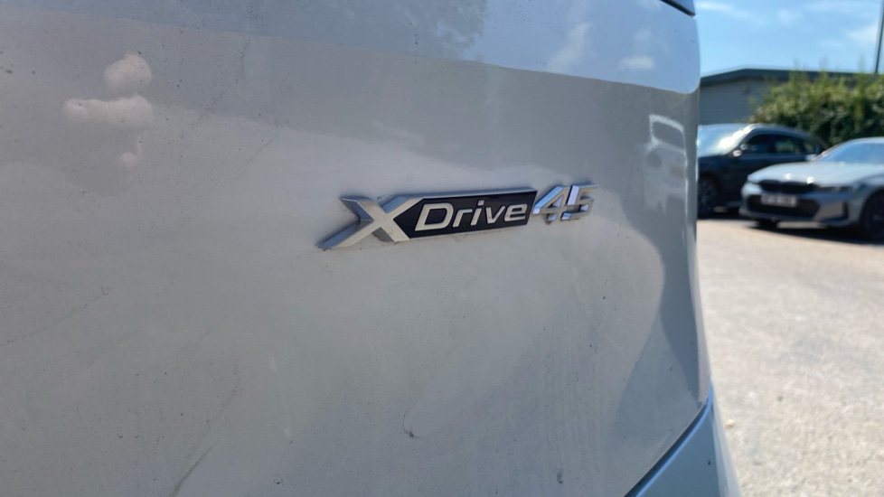 BMW iX 300kW xDrive45 M Sport 101kWh 5dr Auto Electric Estate - Image 24