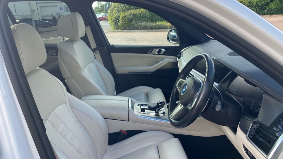 BMW X5 xDrive45e M Sport 5dr Auto Estate - Image 11