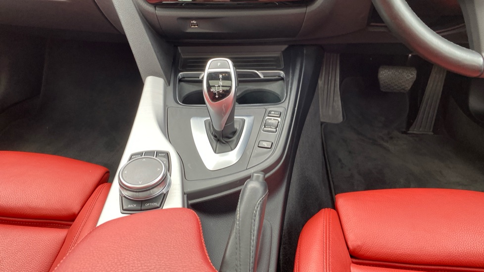 BMW 3 Series 320i M Sport 5dr Step Auto Petrol Estate - Image 10