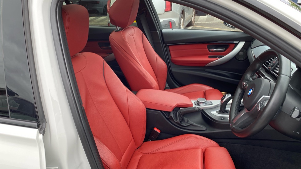 BMW 3 Series 320i M Sport 5dr Step Auto Petrol Estate - Image 11