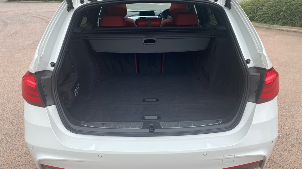 BMW 3 Series 320i M Sport 5dr Step Auto Petrol Estate - Image 13