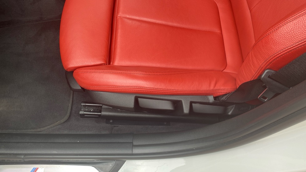 BMW 3 Series 320i M Sport 5dr Step Auto Petrol Estate - Image 31
