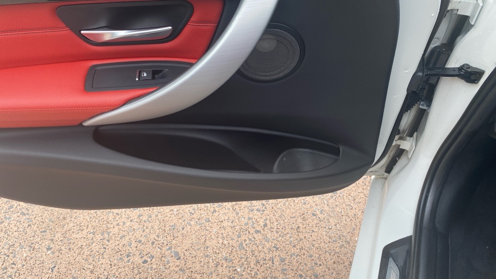 BMW 3 Series 320i M Sport 5dr Step Auto Petrol Estate - Image 32