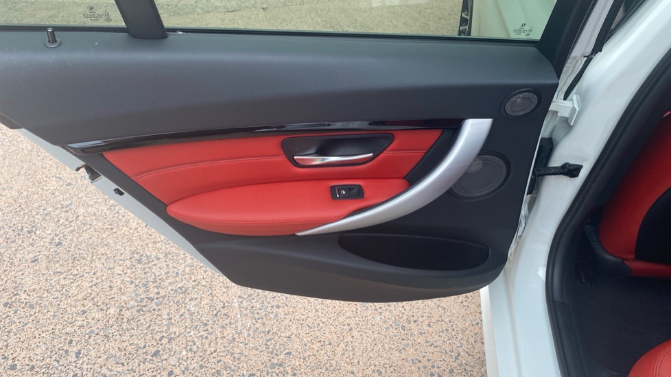BMW 3 Series 320i M Sport 5dr Step Auto Petrol Estate - Image 33