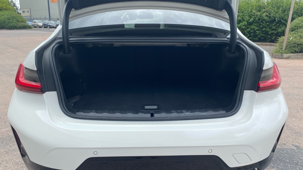 BMW 3 Series 330e M Sport 4dr Step Auto Saloon - Image 13