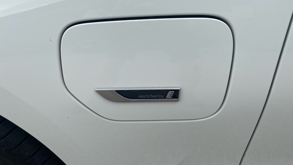 BMW 3 Series 330e M Sport 4dr Step Auto Saloon - Image 31