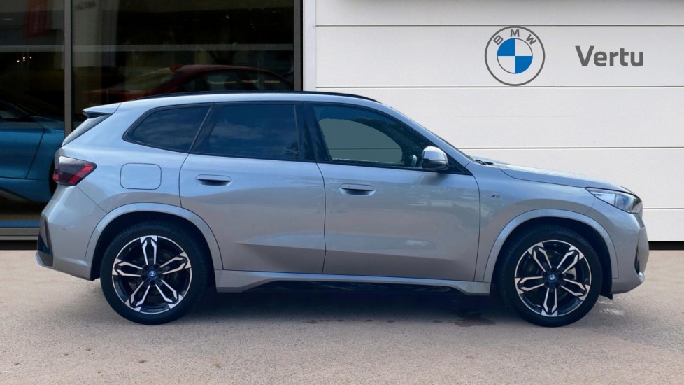 BMW iX1 230kW xDrive30 M Sport 65kWh 5dr Auto Electric Estate - Image 3