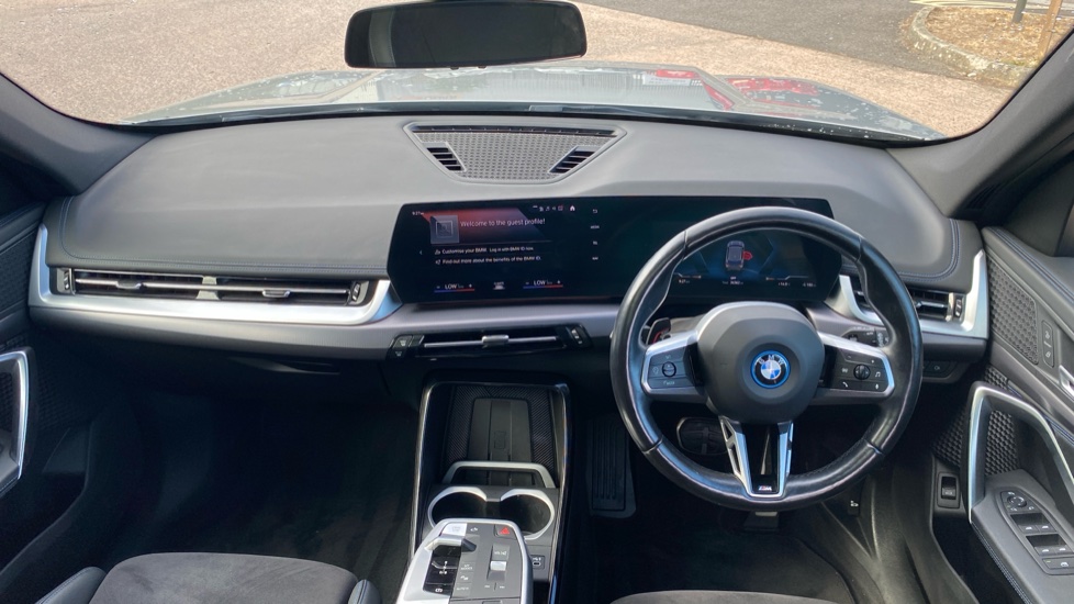 BMW iX1 230kW xDrive30 M Sport 65kWh 5dr Auto Electric Estate - Image 4