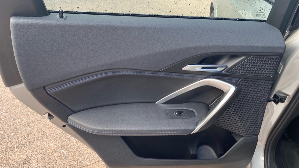 BMW iX1 230kW xDrive30 M Sport 65kWh 5dr Auto Electric Estate - Image 33