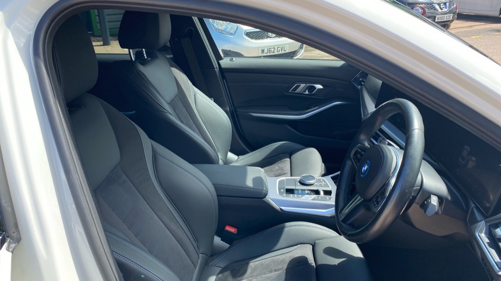 BMW 3 Series 330e M Sport 4dr Step Auto Saloon - Image 11