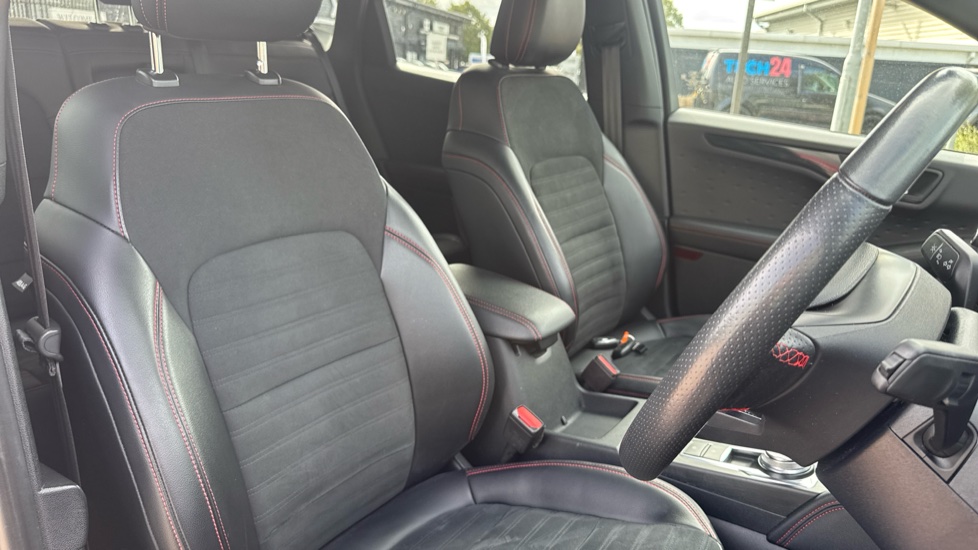 Ford Kuga 2.5 PHEV ST-Line X Edition 5dr CVT Estate - Image 11