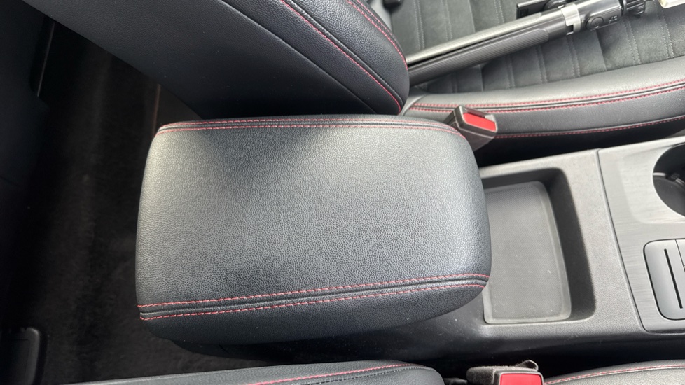 Ford Kuga 2.5 PHEV ST-Line X Edition 5dr CVT Estate - Image 48