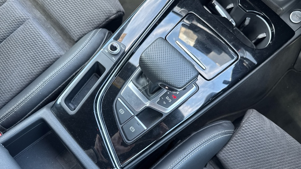 Audi A4 35 TFSI Black Edition 5dr S Tronic Petrol Estate - Image 10