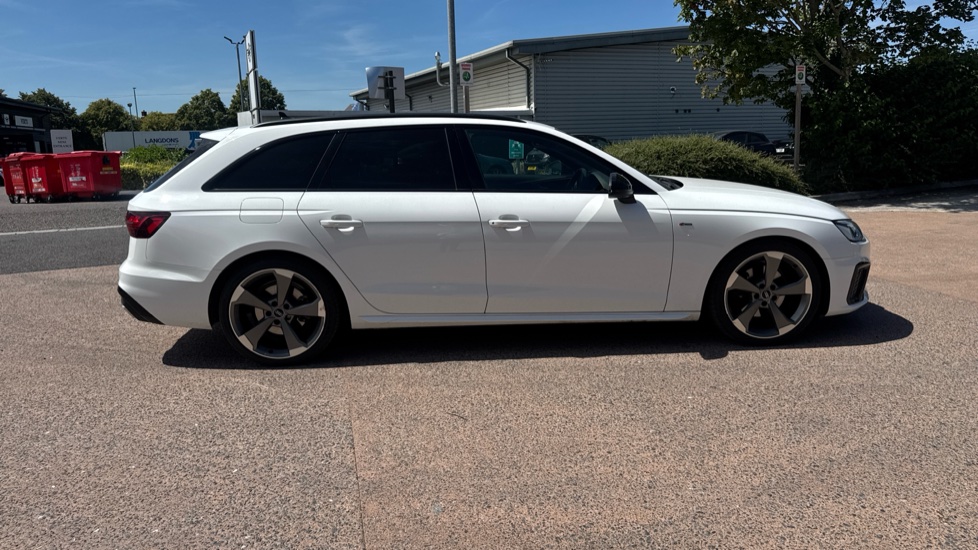 Audi A4 35 TFSI Black Edition 5dr S Tronic Petrol Estate - Image 27