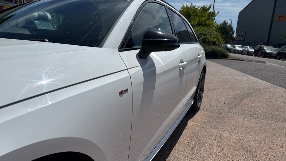 Audi A4 35 TFSI Black Edition 5dr S Tronic Petrol Estate - Image 32