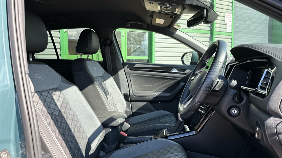 Volkswagen T-Roc 2.0 TDI 150 EVO R-Line 5dr DSG Diesel Hatchback - Image 11