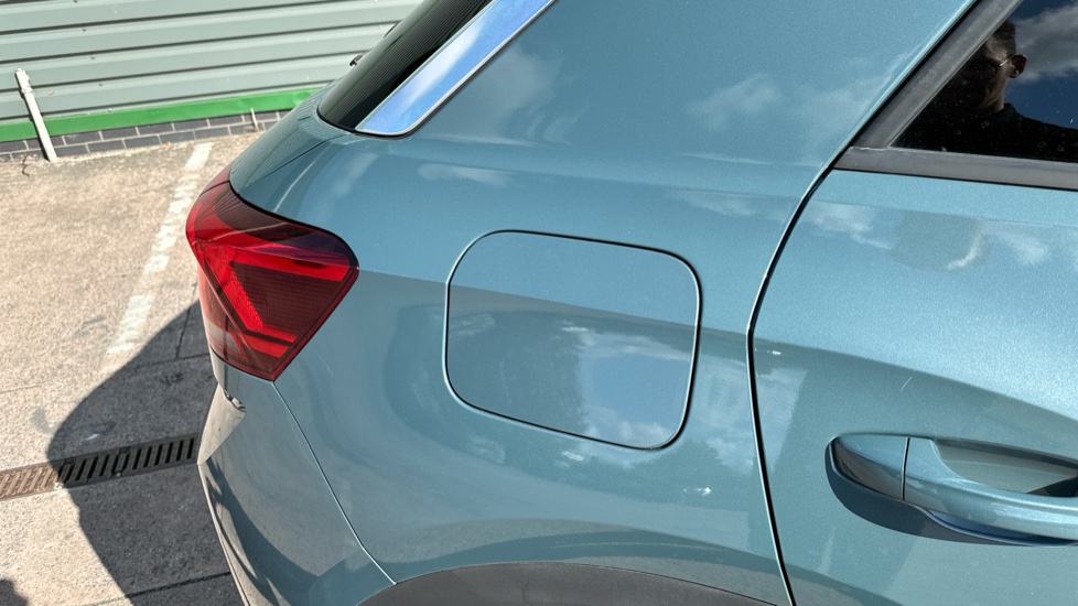 Volkswagen T-Roc 2.0 TDI 150 EVO R-Line 5dr DSG Diesel Hatchback - Image 28