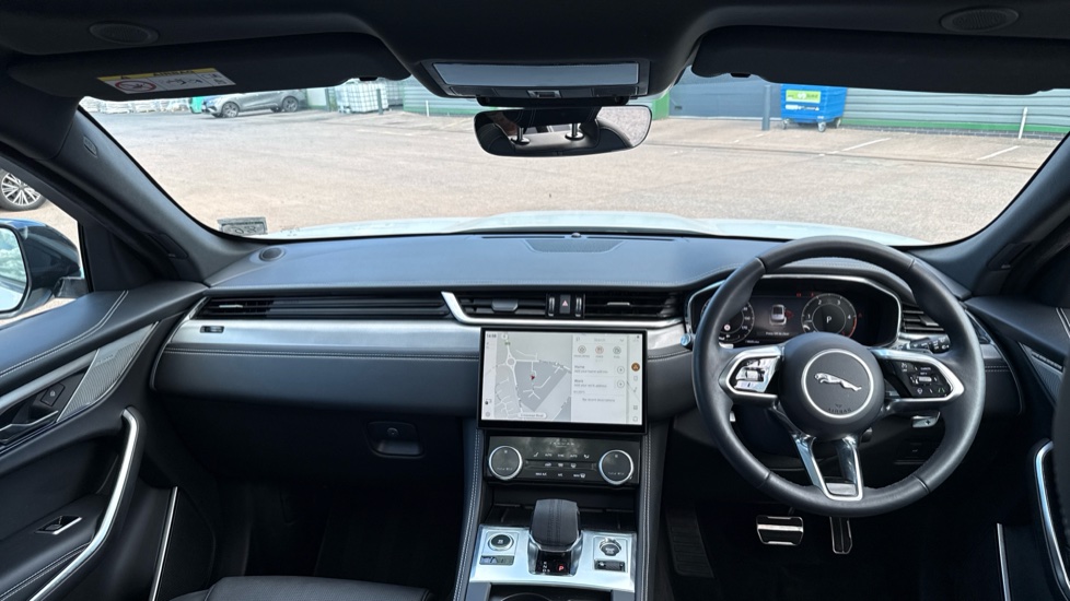 Jaguar F-Pace 2.0 D200 R-Dynamic SE Black 5dr Auto AWD Diesel Estate - Image 4