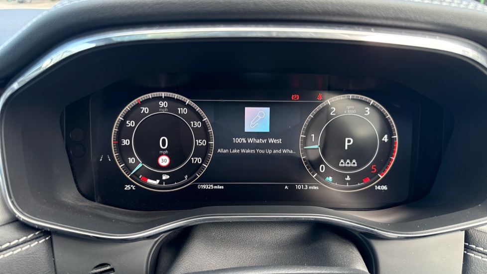 Jaguar F-Pace 2.0 D200 R-Dynamic SE Black 5dr Auto AWD Diesel Estate - Image 9