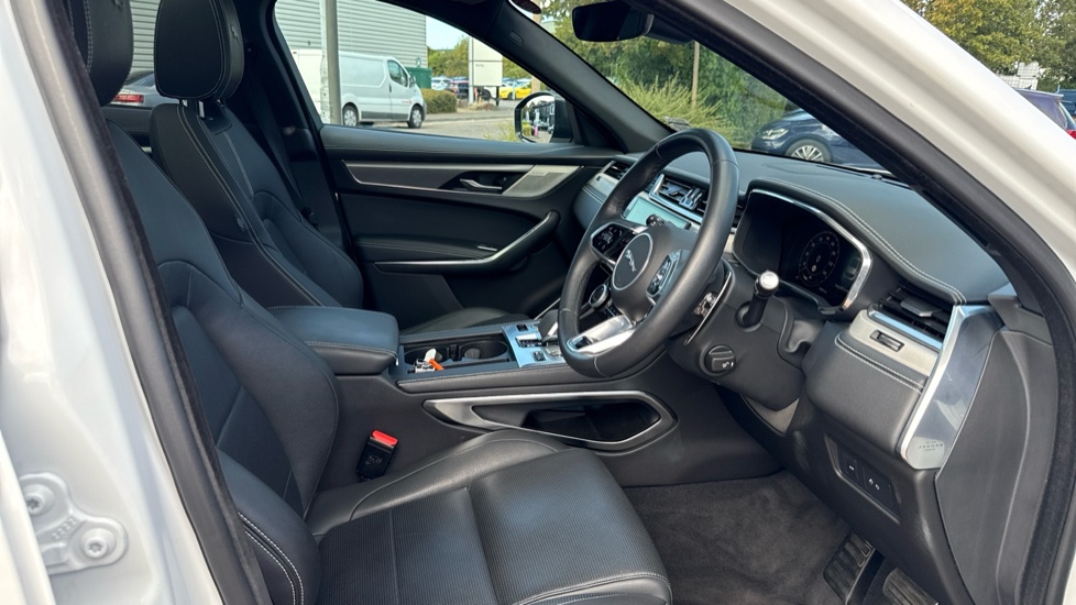 Jaguar F-Pace 2.0 D200 R-Dynamic SE Black 5dr Auto AWD Diesel Estate - Image 11