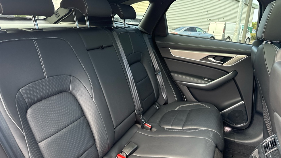 Jaguar F-Pace 2.0 D200 R-Dynamic SE Black 5dr Auto AWD Diesel Estate - Image 12