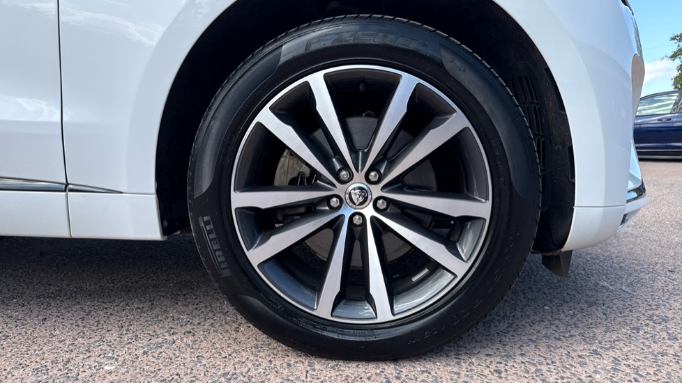 Jaguar F-Pace 2.0 D200 R-Dynamic SE Black 5dr Auto AWD Diesel Estate - Image 14