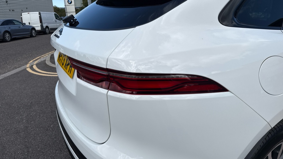 Jaguar F-Pace 2.0 D200 R-Dynamic SE Black 5dr Auto AWD Diesel Estate - Image 22