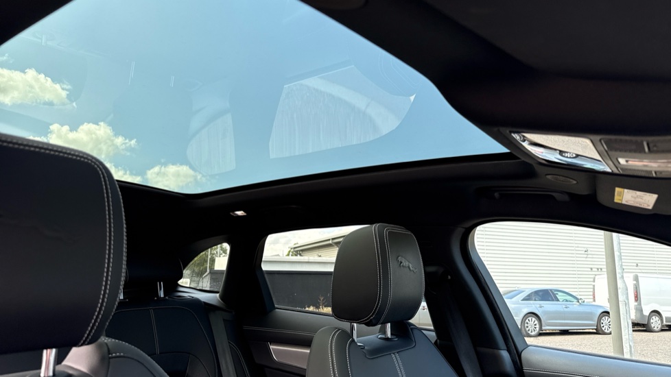 Jaguar F-Pace 2.0 D200 R-Dynamic SE Black 5dr Auto AWD Diesel Estate - Image 27