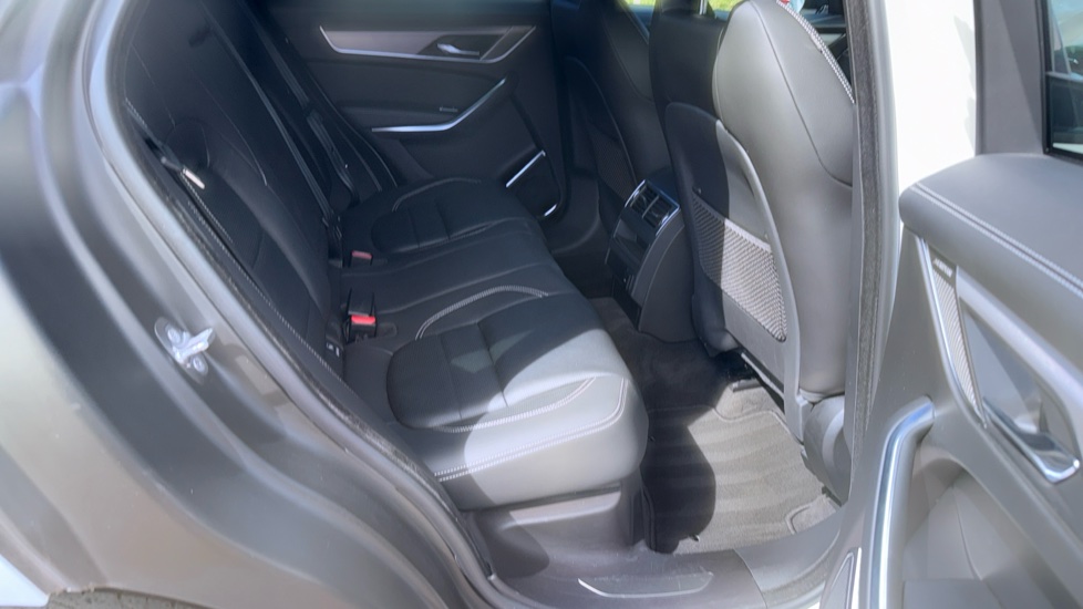 Jaguar F-Pace 2.0 D200 R-Dynamic SE Black 5dr Auto AWD Diesel Estate - Image 39