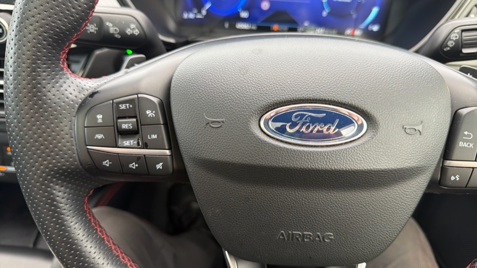 Ford Kuga 2.5 FHEV ST-Line Edition 5dr CVT Hybrid Estate - Image 17