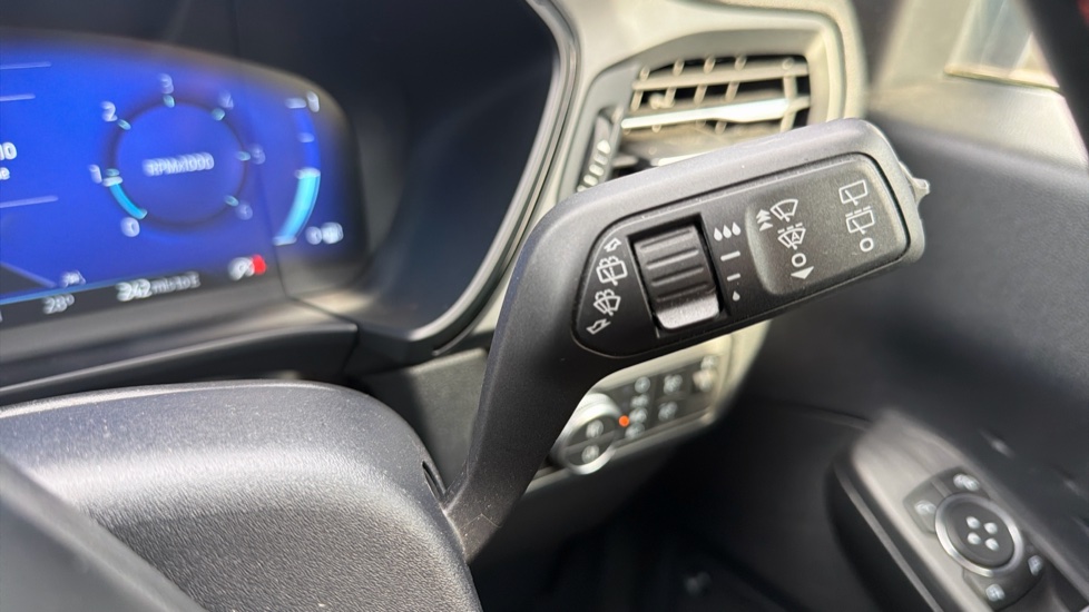 Ford Kuga 2.5 FHEV ST-Line Edition 5dr CVT Hybrid Estate - Image 32