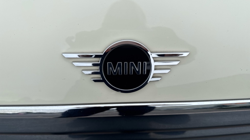 MINI Hatchback 1.5 Cooper Classic II 3dr Petrol Hatchback - Image 24