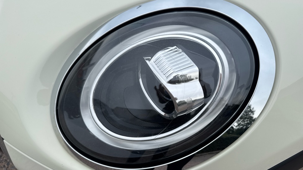 MINI Hatchback 1.5 Cooper Classic II 3dr Petrol Hatchback - Image 25