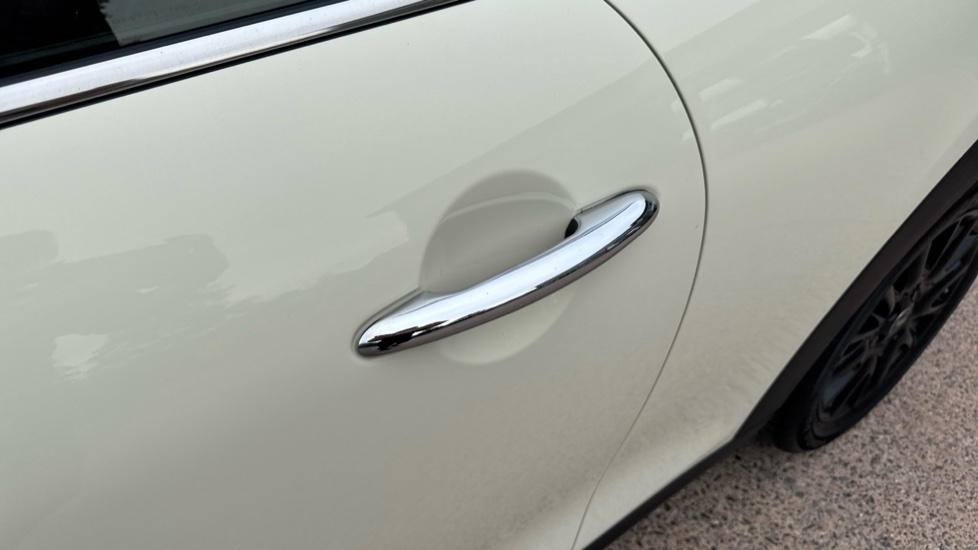 MINI Hatchback 1.5 Cooper Classic II 3dr Petrol Hatchback - Image 27