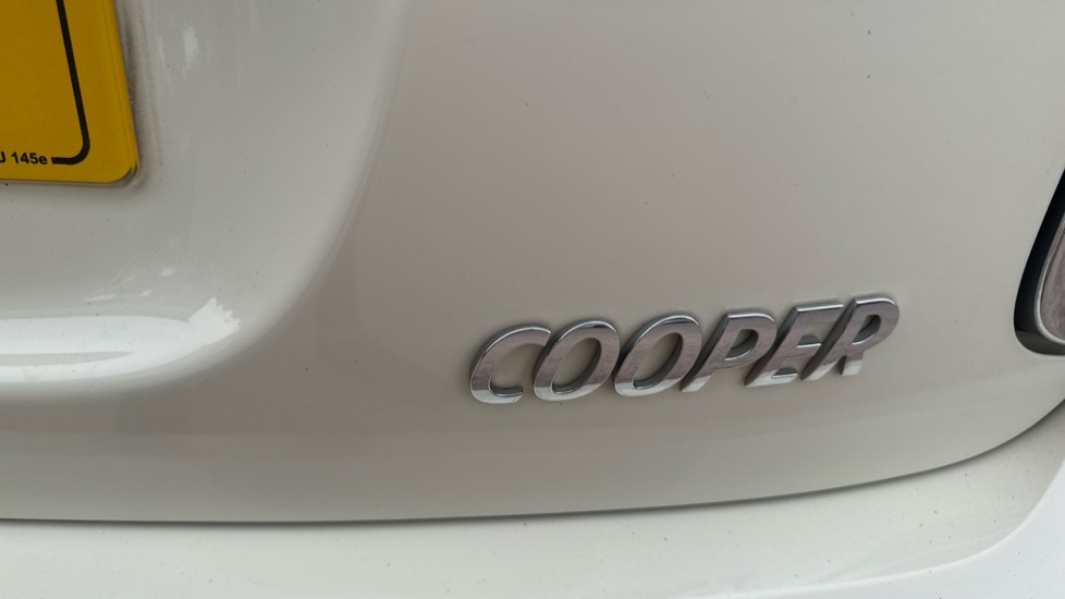 MINI Hatchback 1.5 Cooper Classic II 3dr Petrol Hatchback - Image 30
