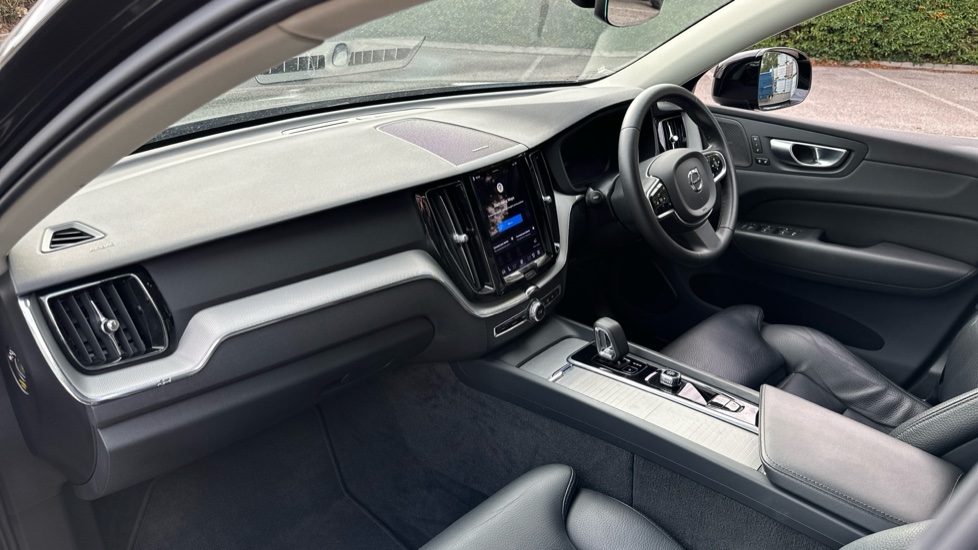 Volvo XC60 2.0 T6 [350] RC PHEV Plus Dark 5dr AWD Geartronic Estate - Image 7