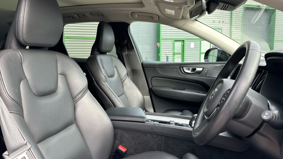 Volvo XC60 2.0 T6 [350] RC PHEV Plus Dark 5dr AWD Geartronic Estate - Image 11