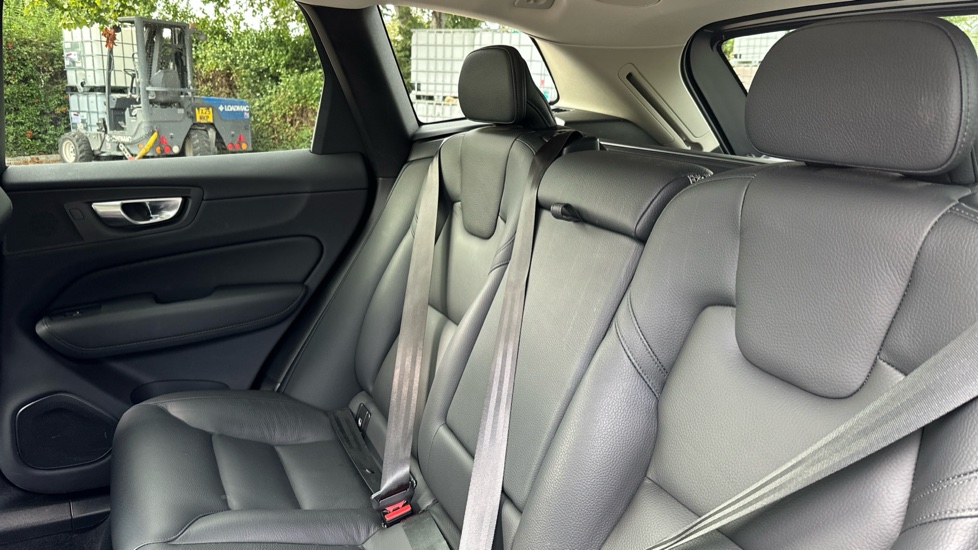 Volvo XC60 2.0 T6 [350] RC PHEV Plus Dark 5dr AWD Geartronic Estate - Image 12