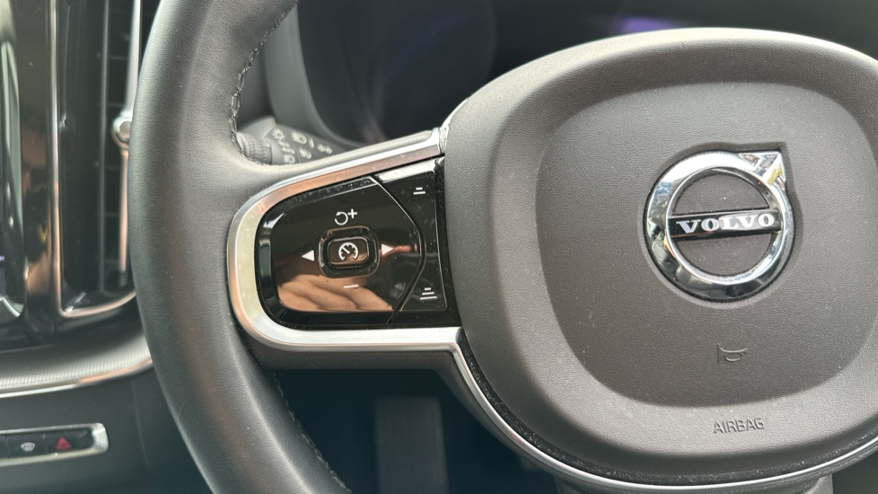 Volvo XC60 2.0 T6 [350] RC PHEV Plus Dark 5dr AWD Geartronic Estate - Image 17