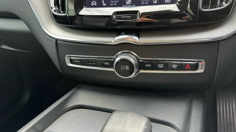Volvo XC60 2.0 T6 [350] RC PHEV Plus Dark 5dr AWD Geartronic Estate - Image 19