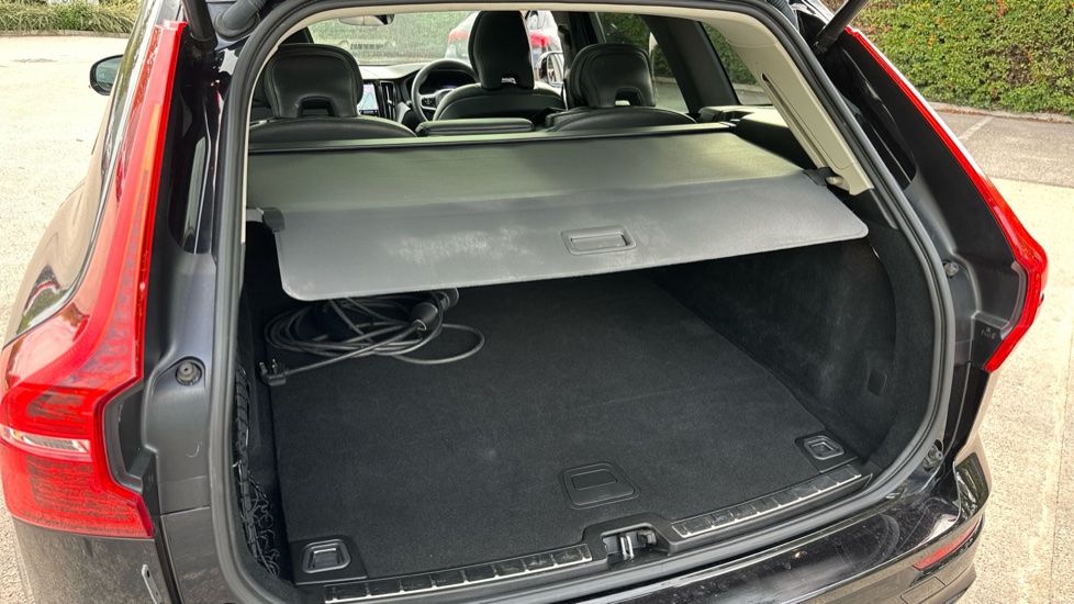Volvo XC60 2.0 T6 [350] RC PHEV Plus Dark 5dr AWD Geartronic Estate - Image 47